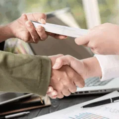 Atendimentos são feitos por profissionais da área de negócios do banco. Foto: Freepik