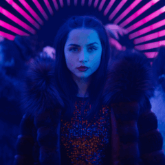 Still do filme Bailarina (2025) mostrando a personagem principal, interpretada por Ana de Armas