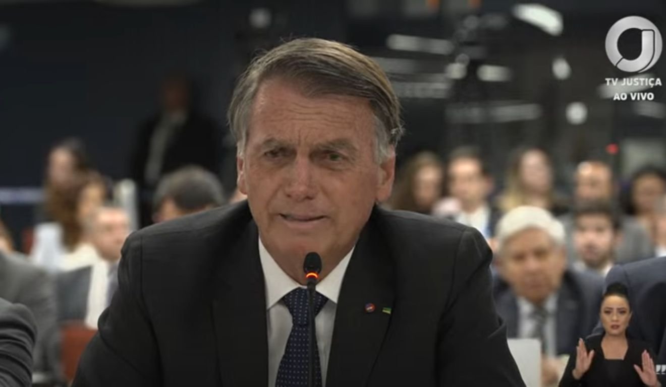 Jair Bolsonaro presta depoimento no STF