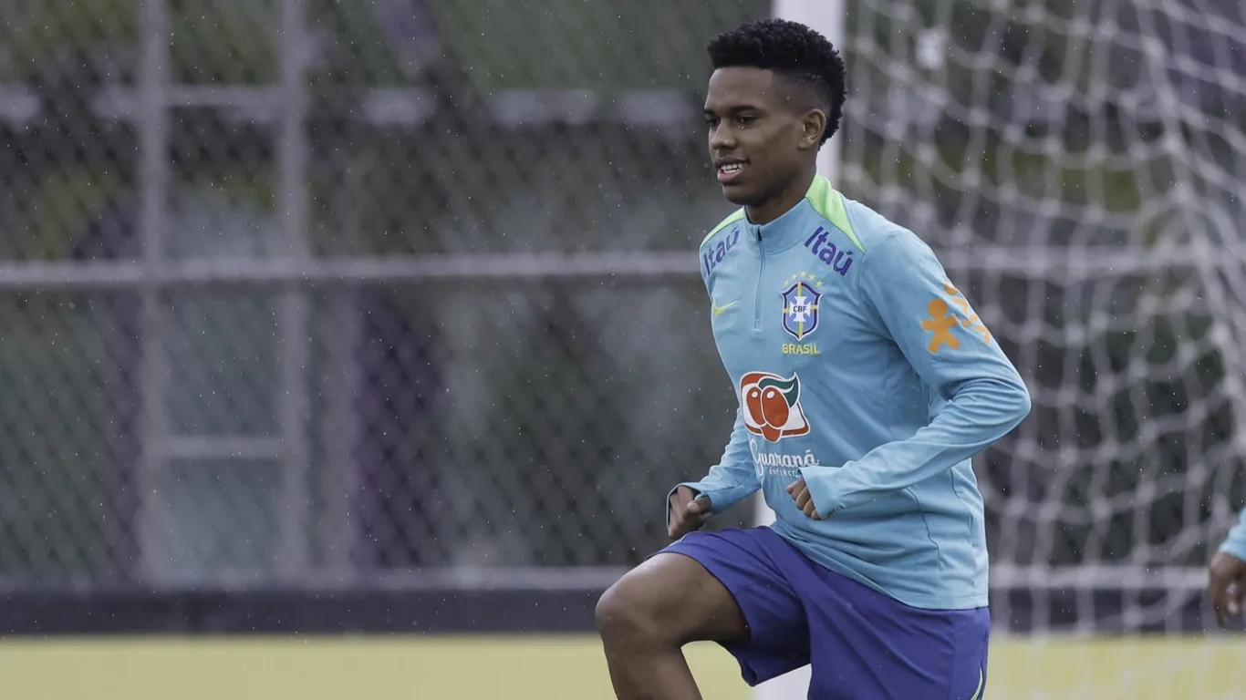 Treino da Seleção Brasileira. Estêvão