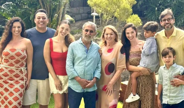 Família em festa para comemorar Aparecida Assbu na Ilha do Frade