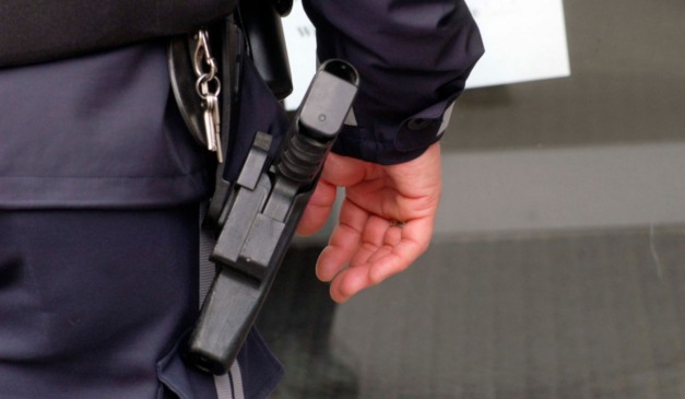 policial armado agente de segurança segurança pública policiamento