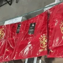Camisas vermelhas da seleção apreendidas em SP