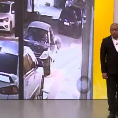 Carro pega fogo no centro de Piúma