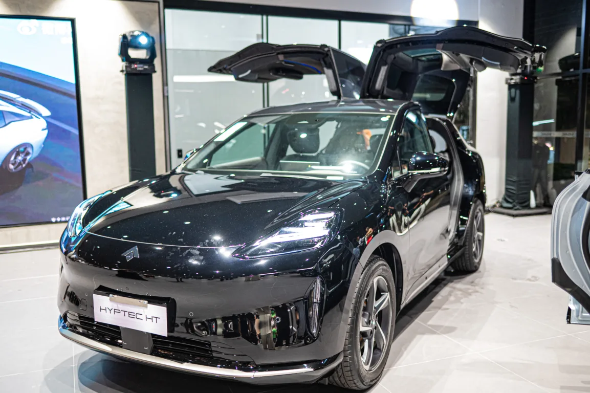 O modelo Hyptec HT é um dos cinco veículos da GAC disponíveis para venda no mercado do ES. Crédito: Divulgação