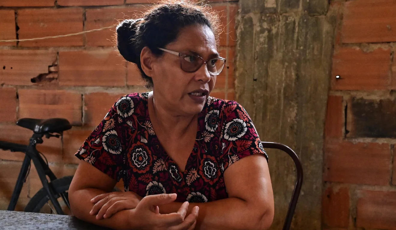 Olívia Benedita, de 53 anos, é marisqueira há 14 e vive da renda do sururu.