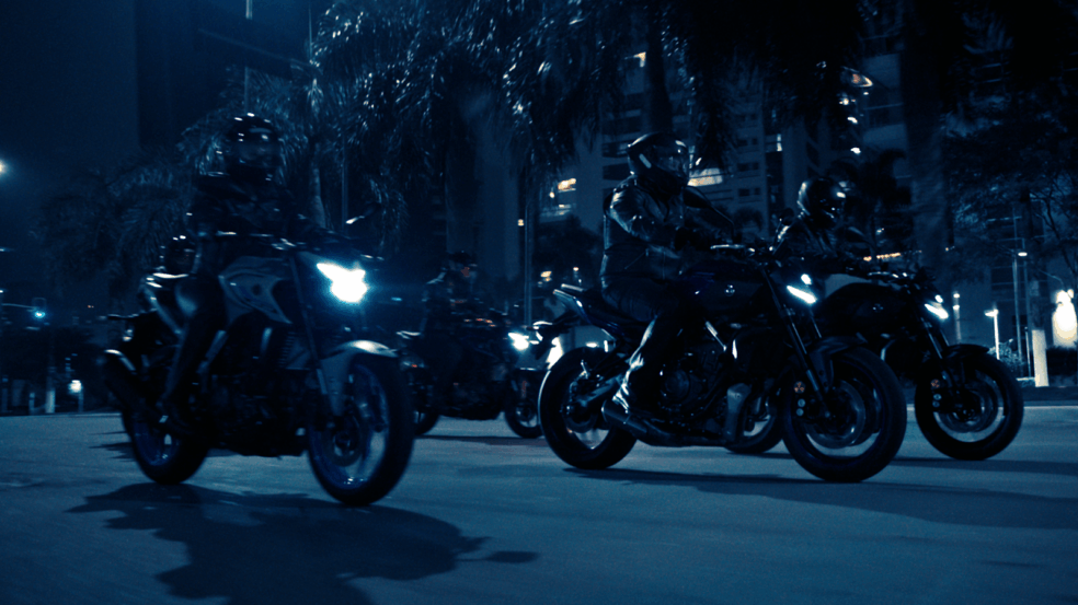 Yamaha apresenta lançamentos em campanha inspirada nos apaixonados pela noite