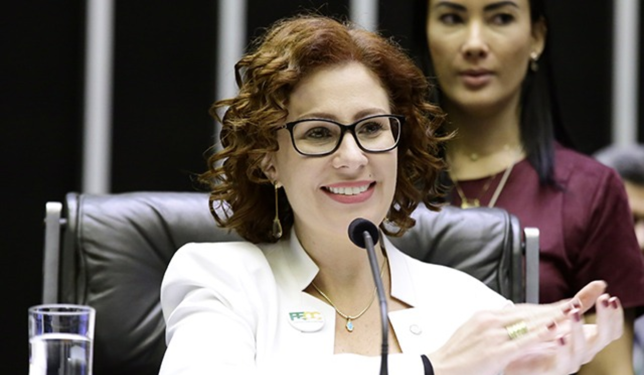 A dpeutada federal Carla Zambelli, condenada a 10 anos de prisão