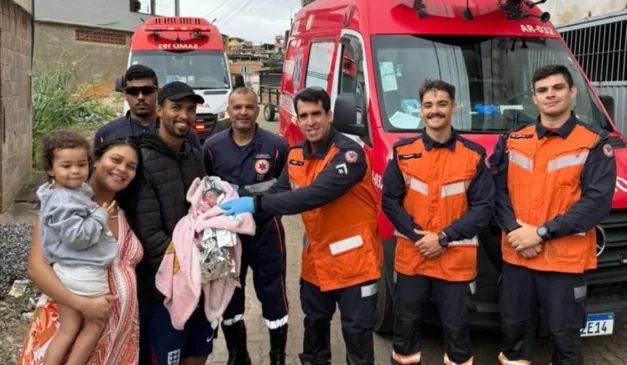 Três bombeiros ajudaram no parto

Reprodução/Corpo de Bombeiros Militar