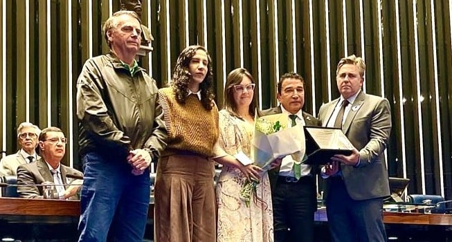 Uma emocionante homenagem no senado federal a Gedeti Gueiros