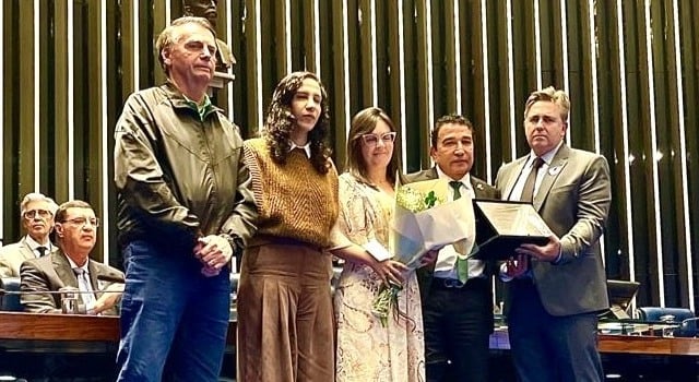 Uma emocionante homenagem no senado federal a Gedelti Gueiros