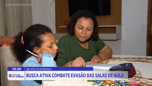 Mãe de cinco filhos enfrenta desafios para garantir educação