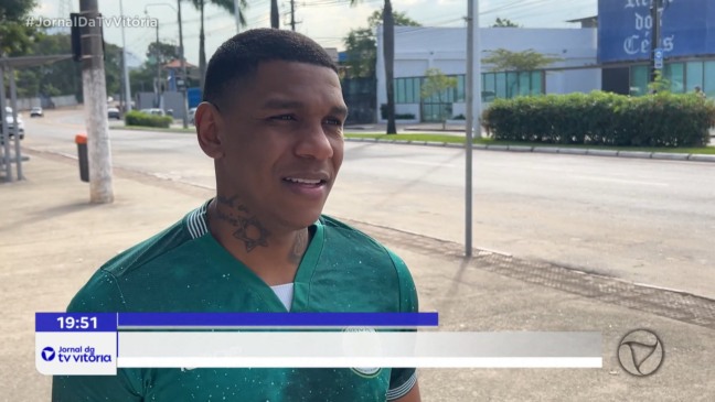 Evandro troca sonho de jogador por carreira e paternidade feliz
