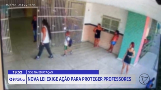 Nova lei combate violência contra professores após agressão