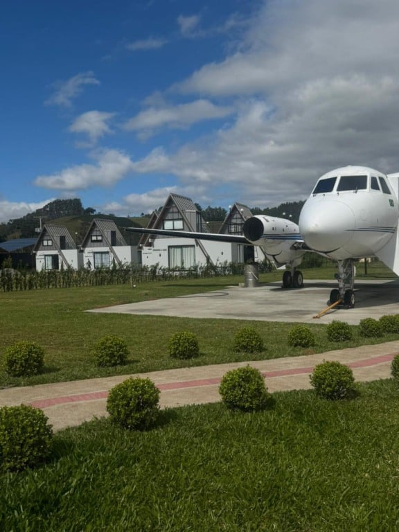 Empreendimento com restaurante, bangalôs e suíte em avião está prestes a ser inaugurado no Caparaó
