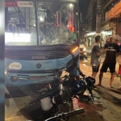 Acidente entre moto e ônibus do Transcol em Vila Velha
