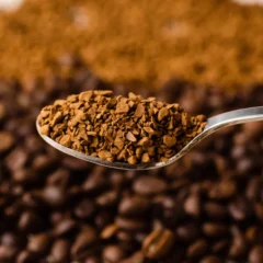 Consumo interno e exportações de café solúvel brasileiro seguem em alta no 1º semestre de 2025
