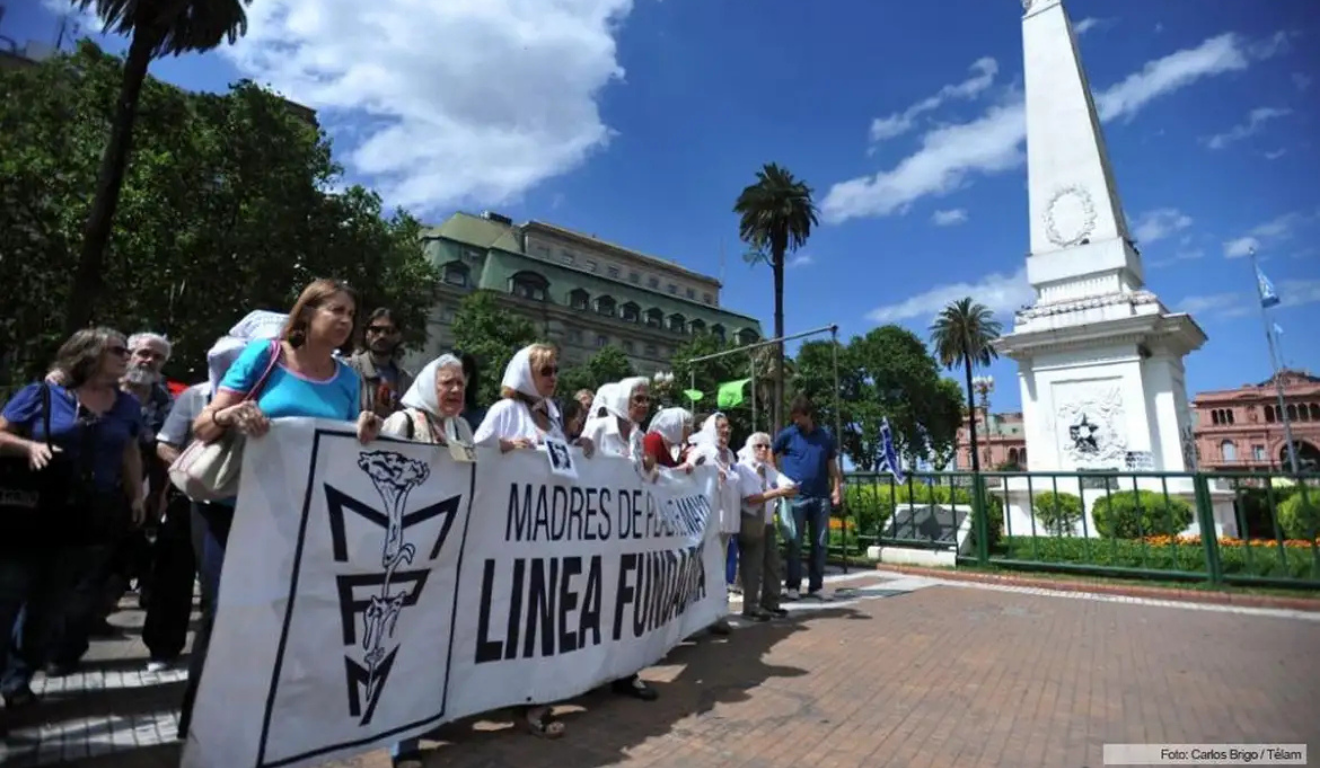 Avós da Praça de Maio encontram 140° neto sequestrado pela ditadura Avós da Praça de Maio encontram 140° neto sequestrado pela ditadura