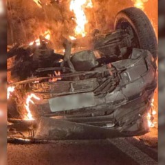 Motorista foge e abandona carro em chamas na BR-259