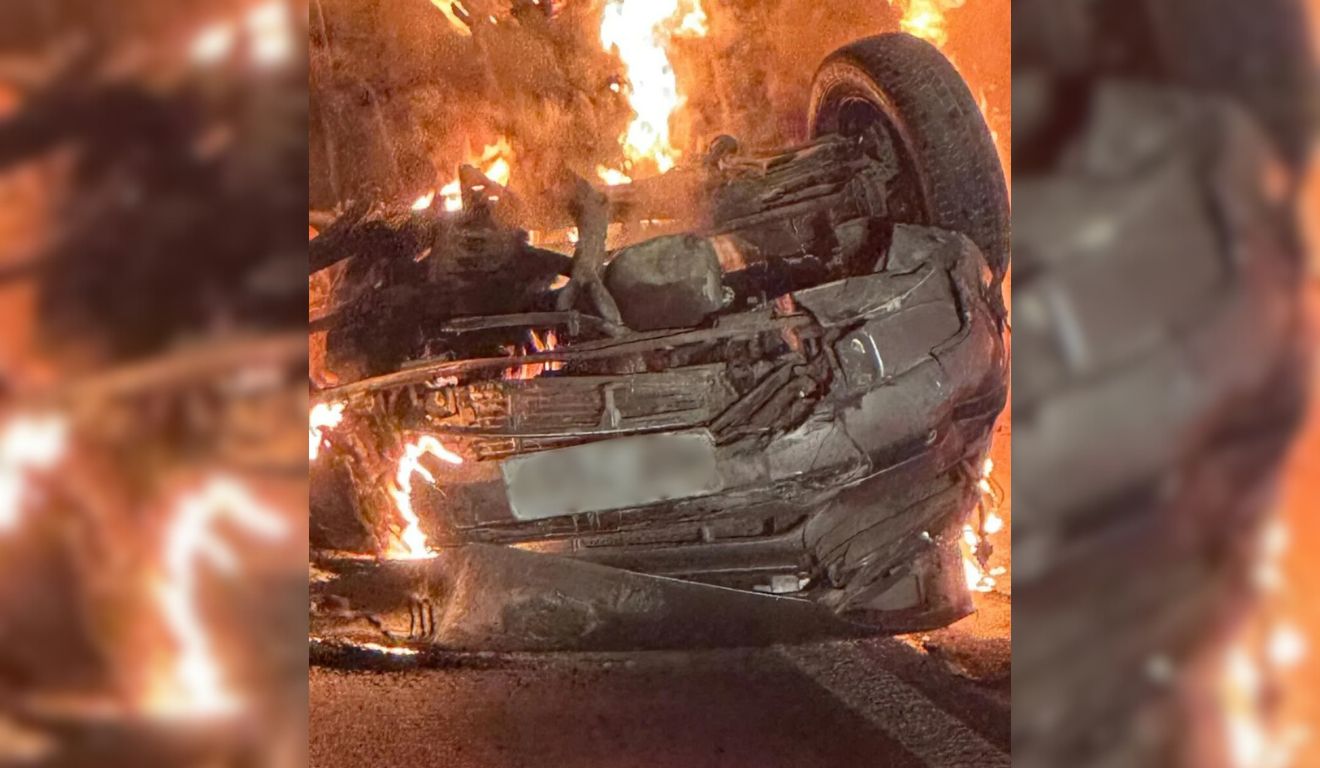 Motorista foge e abandona carro em chamas na BR-259