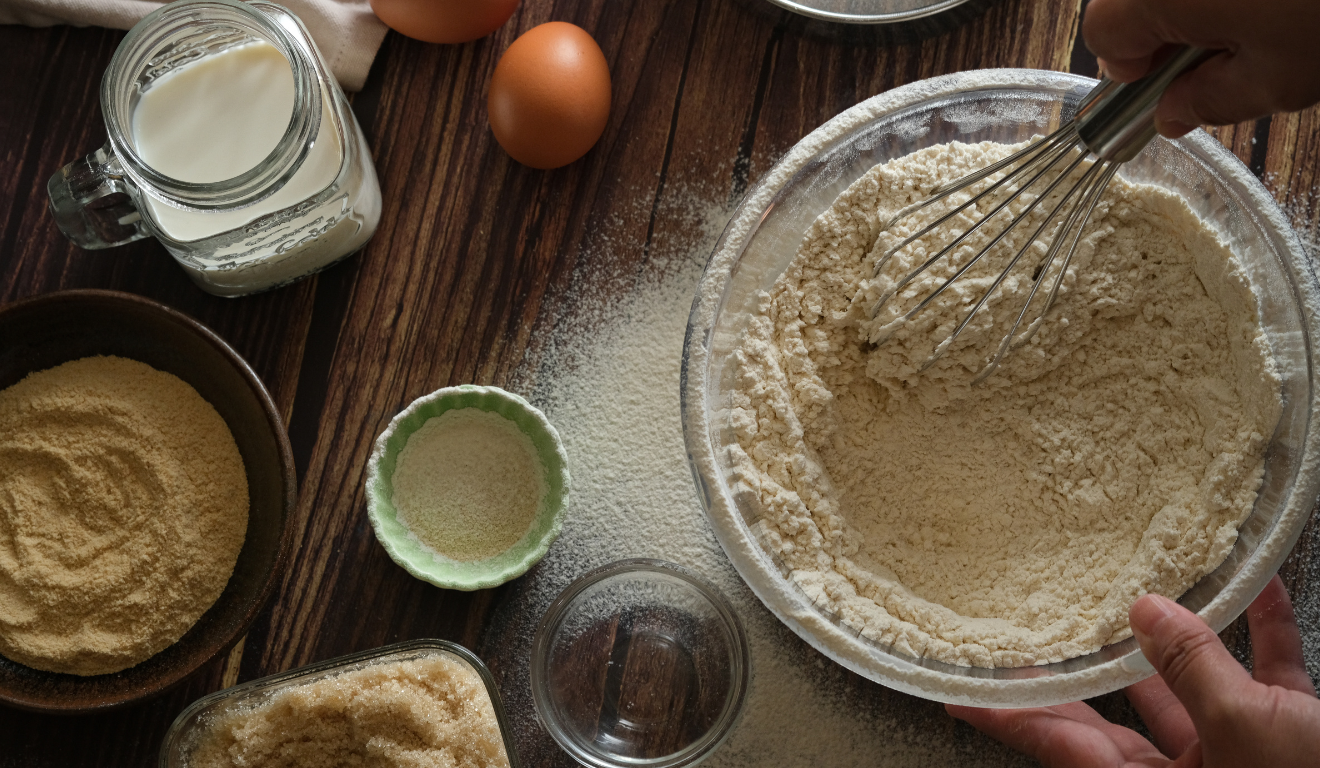 Os ingredientes necessários para fazer o bolo de chocolate da Cacau Show/Foto: Canva