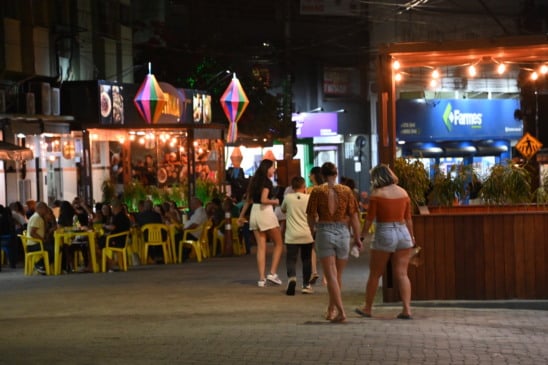 Movimentação de pessoas no polo gastronômico Jerusalém Cariacica