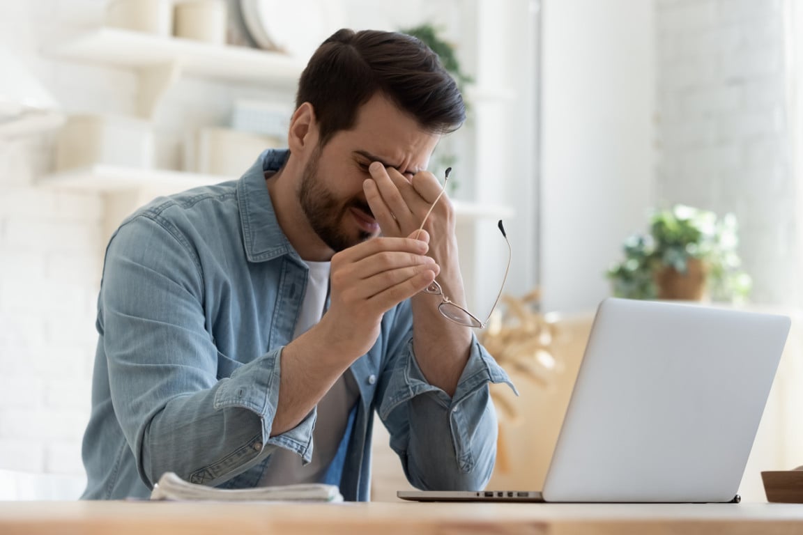 Tela demais? Veja como aliviar o cansaço e a irritação nos olhos