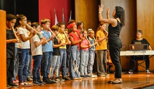 Fafi abre vagas para oficinas gratuitas de teatro, música e dança