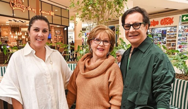 Família Souto recebe para almoço e presenteia com 'Privilège Black'