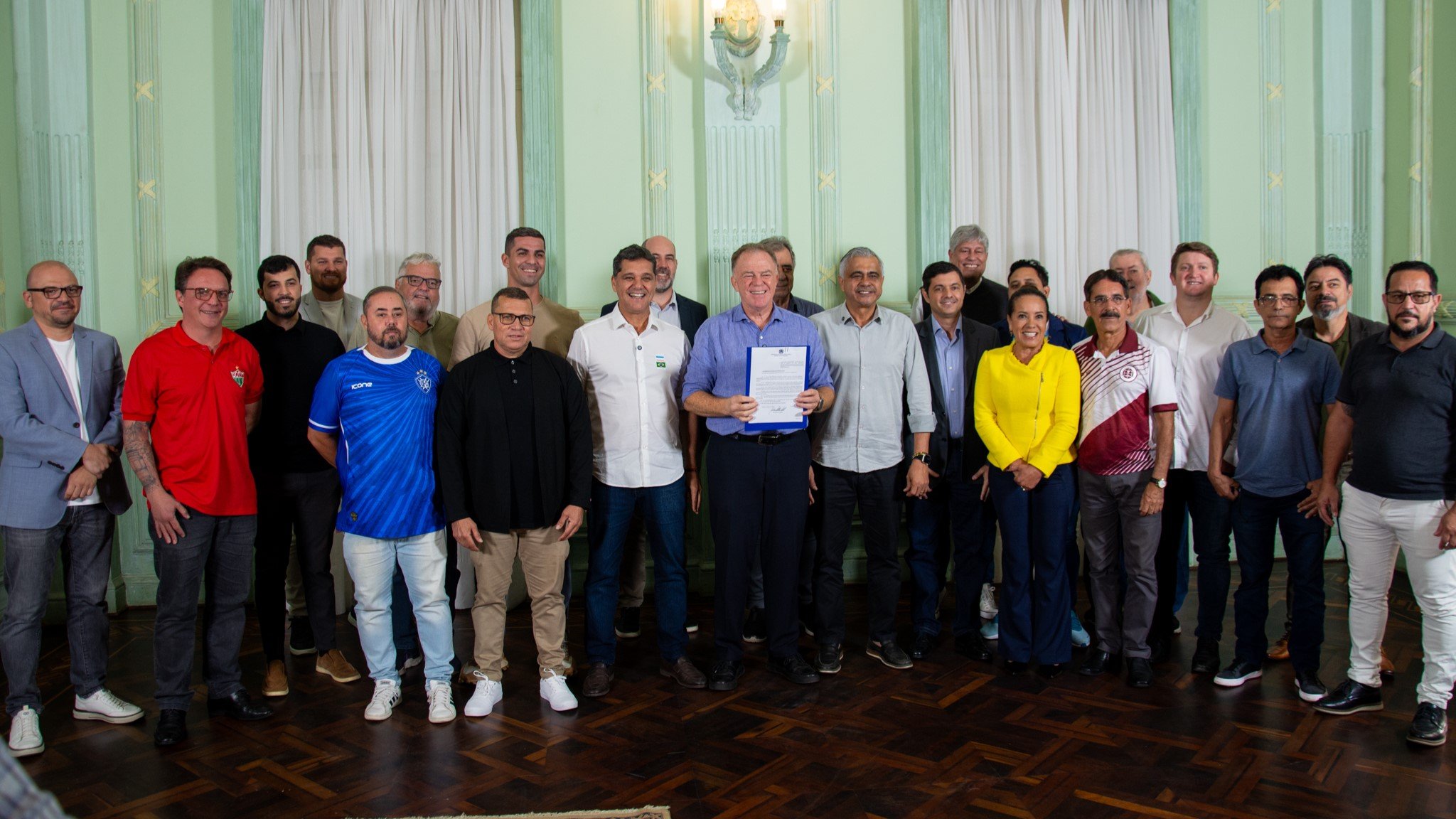 Governador Renato Casagrande assina nova lei de incentivo ao futebol capixaba