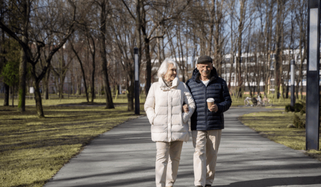 Até 2045, uma em cada cinco pessoas no Brasil terá mais de 65 anos. Foto: Freepik