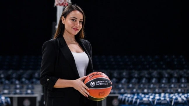 Jelena Todorovic como Treinadora Principal da equipe do Fortaleza Basquete