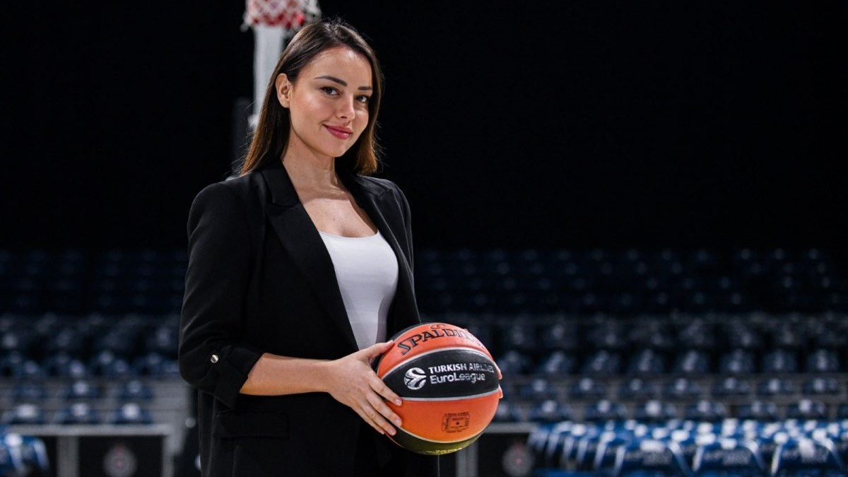 Jelena Todorovic como Treinadora Principal da equipe do Fortaleza Basquete