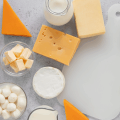 Os participantes vão aprender conhecimentos práticos para fabricação de queijo minas, ricota, muçarela, iogurte, requeijão, manteiga e doce de leite. Foto: Freepik