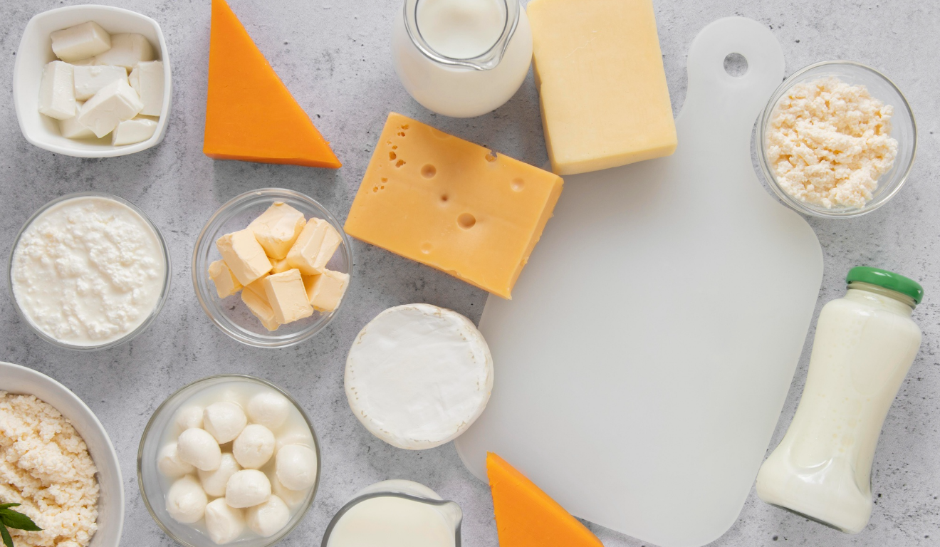 Os participantes vão aprender conhecimentos práticos para fabricação de queijo minas, ricota, muçarela, iogurte, requeijão, manteiga e doce de leite. Foto: Freepik
