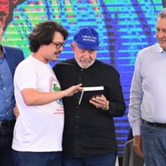 Lula no ES homenagem professora Flavia de Aracruz