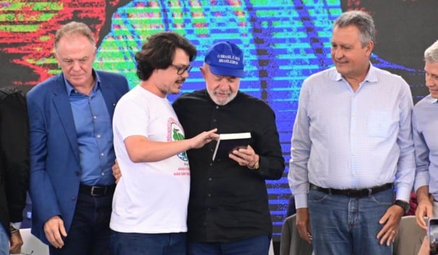 Lula no ES homenagem professora Flavia de Aracruz