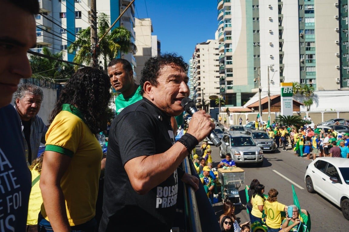 Magno Malta discursa em ato de Vila Velha (foto: Ascom/Magno Malta)