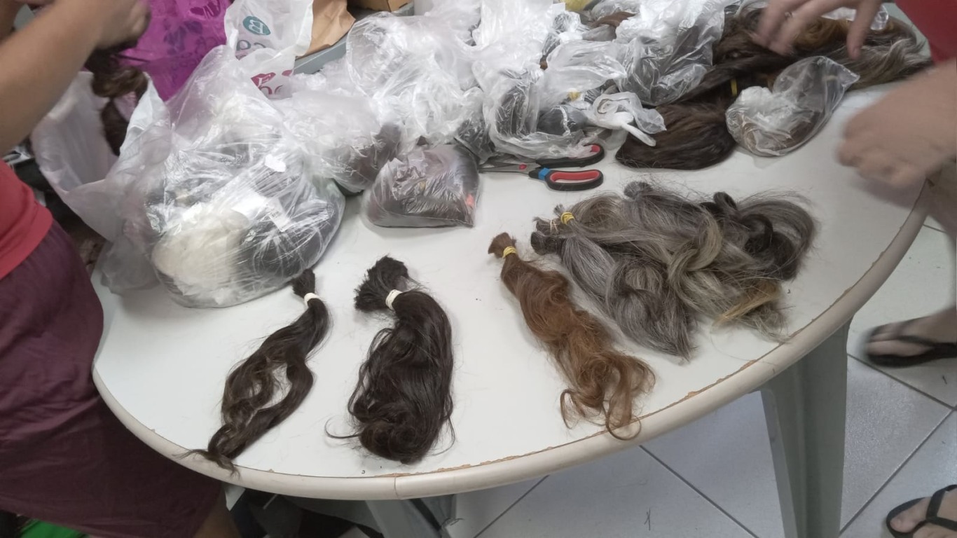 Projeto doa perucas a pacientes com câncer