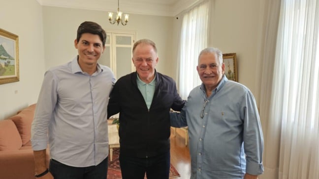Mazinho, Casagrande e Enivaldo em encontro no Palácio Anchieta: 2026 na pauta