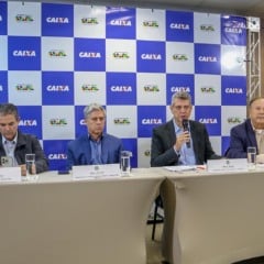 Ministros e o secretário de Recuperação do Rio Doce em coletiva em Linhares (foto: Adriano Henrique /SECOM PR)