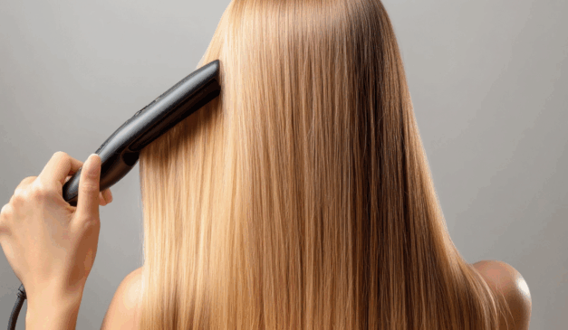 Cabelo liso e sem frizz: veja como usar a chapinha sem quebrar os fios/Foto: Reprodução
