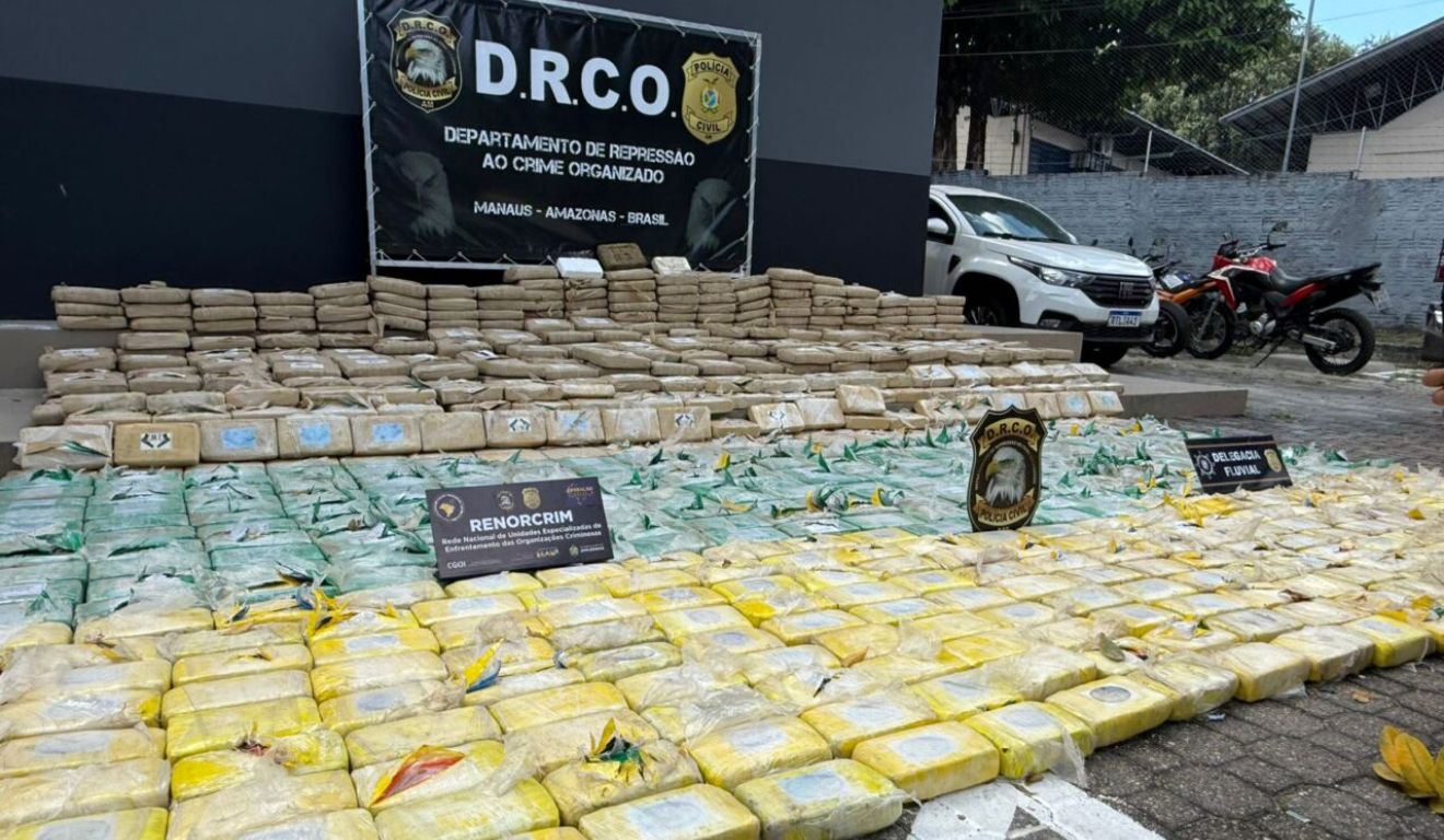 Polícia do Amazonas apreende 1,5 toneladas de drogas no Rio Solimões