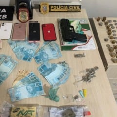 Drogas e dinheiro foram apreendidos