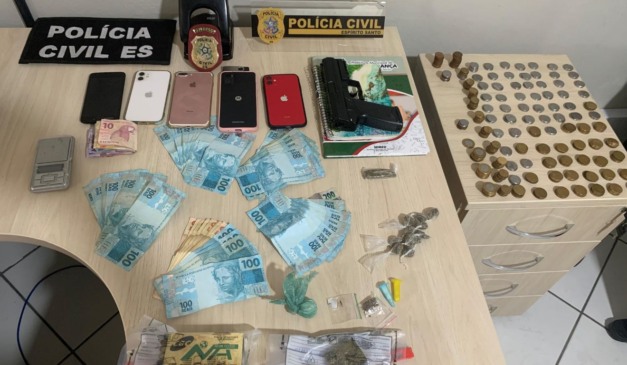 Drogas e dinheiro foram apreendidos