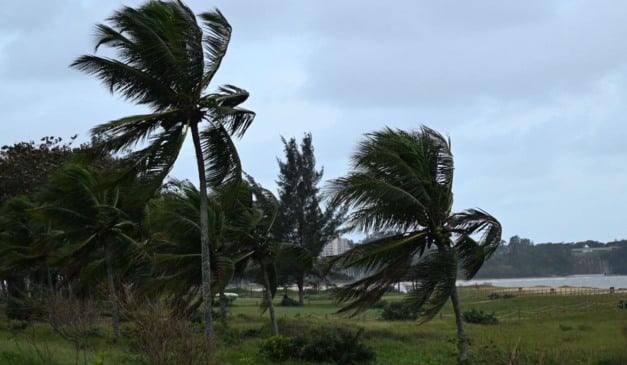 Ventos fortes na Praia de Camburi. Foto: Thiago Soares/Folha Vitória