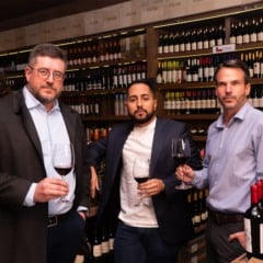 Os diretores Israel Ourique e João Pedro Campos, da Vila Porto, com o recém chegado Ari Gorenstein: foco no mercado de alto padrão. Crédito: Vila Porto, divulgação