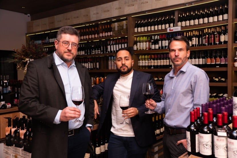 Os diretores Israel Ourique e João Pedro Campos, da Vila Porto, com o recém chegado Ari Gorenstein: foco no mercado de alto padrão. Crédito: Vila Porto, divulgação
