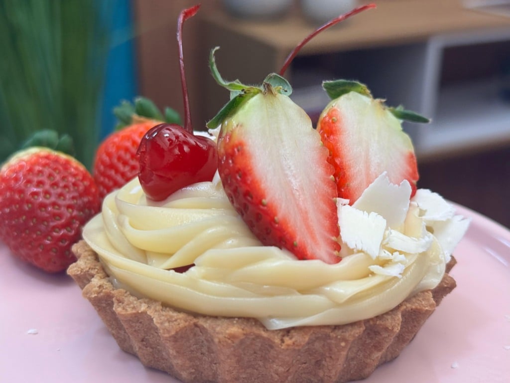 Tortinha de Brigadeiro Branco com Morango e Cereja. Foto: Lucas Henrique Pisa