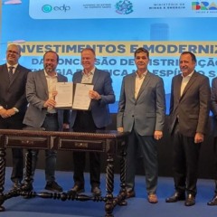 Autoridades assinaram, no Palácio Anchieta, a renovação de concessão do fornecimento de energia no ES à EDP. Crédito: Divulgação EDP